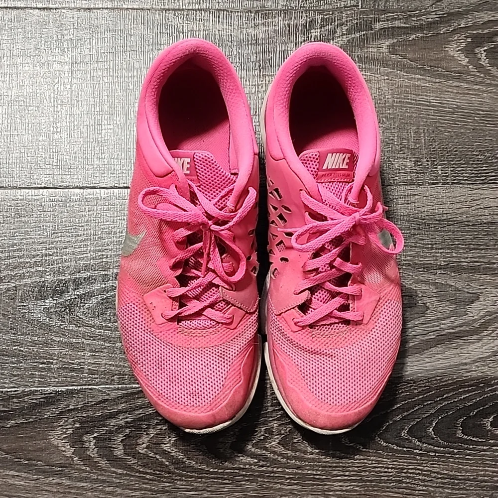 Nike tennis shoes
