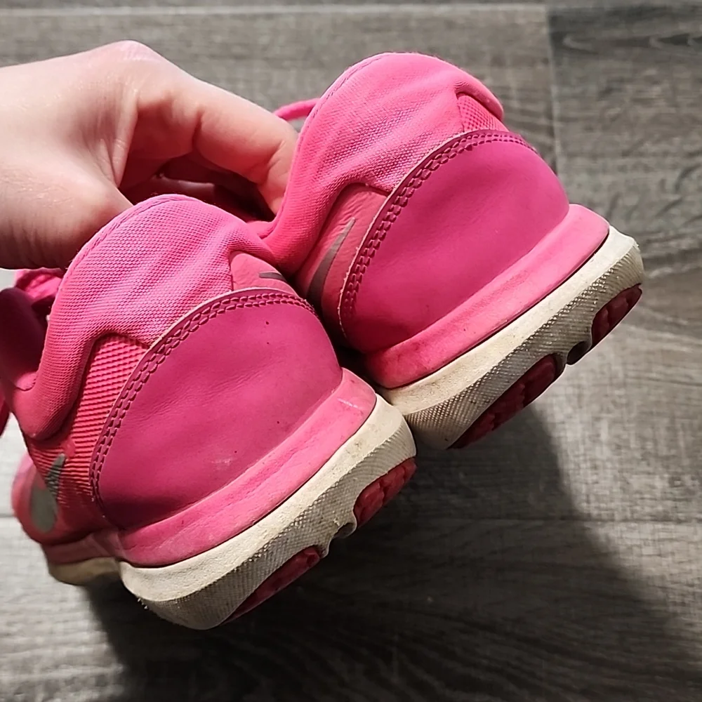 Nike tennis shoes