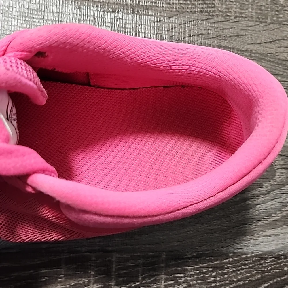 Nike tennis shoes