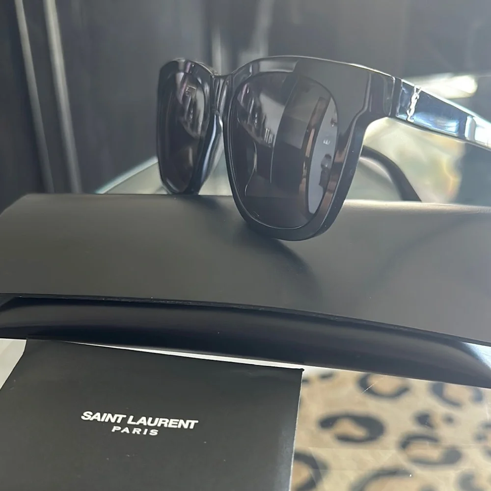 Saint Laurent classic saint