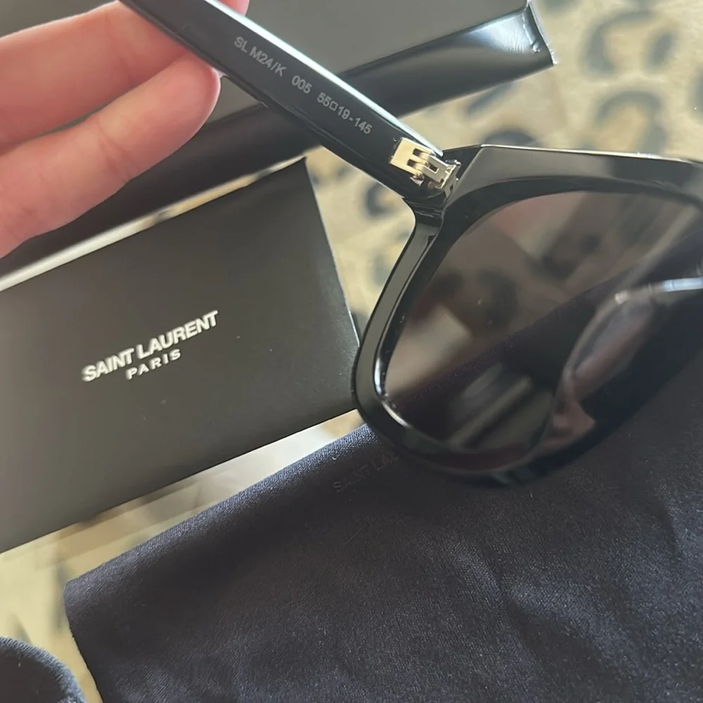 Saint Laurent classic saint
