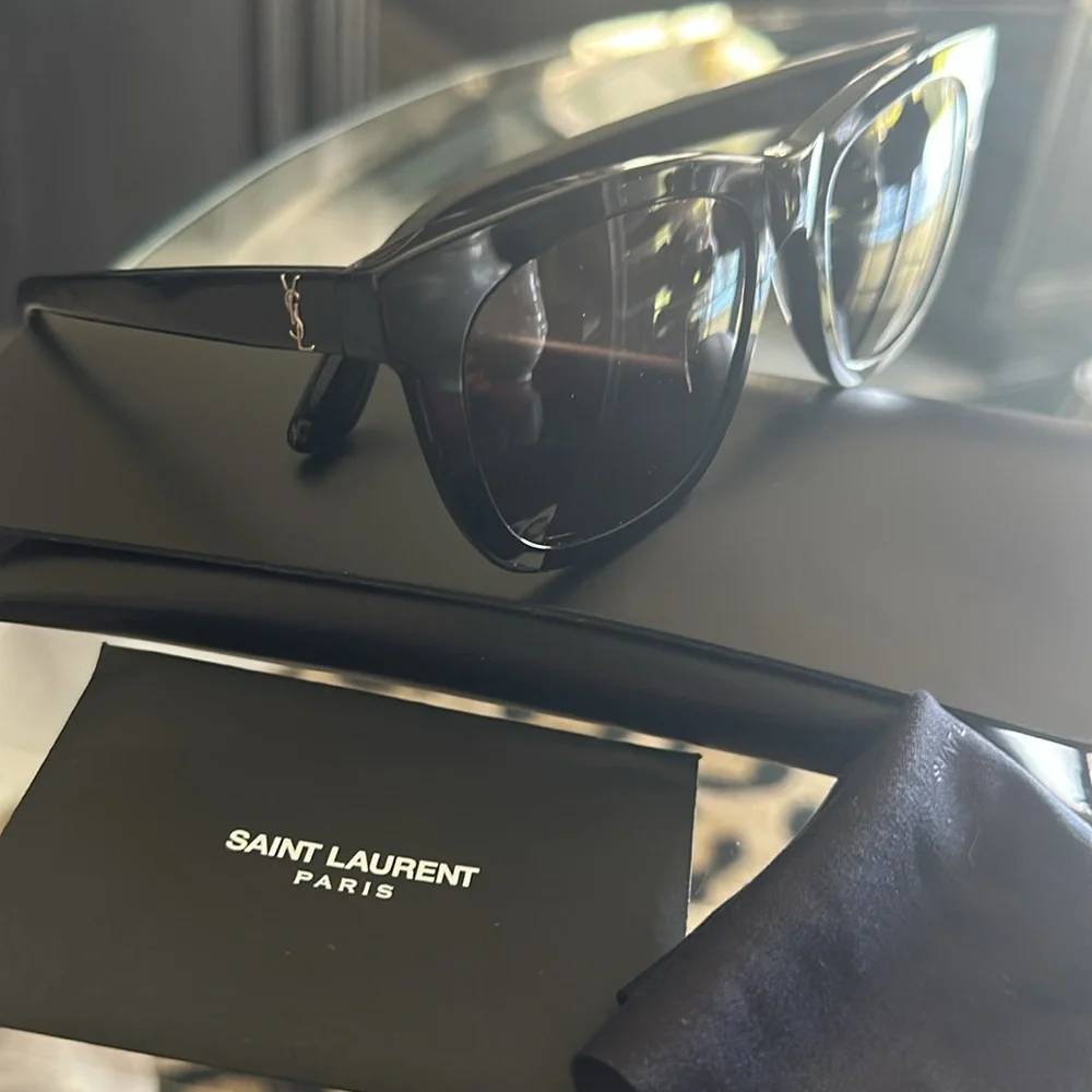 Saint Laurent classic saint