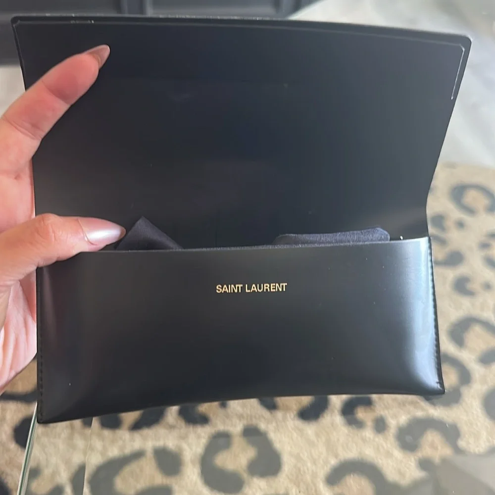 Saint Laurent classic saint