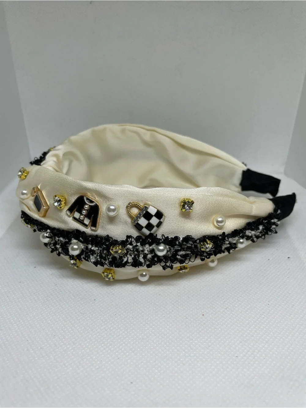 N/A elegant cream