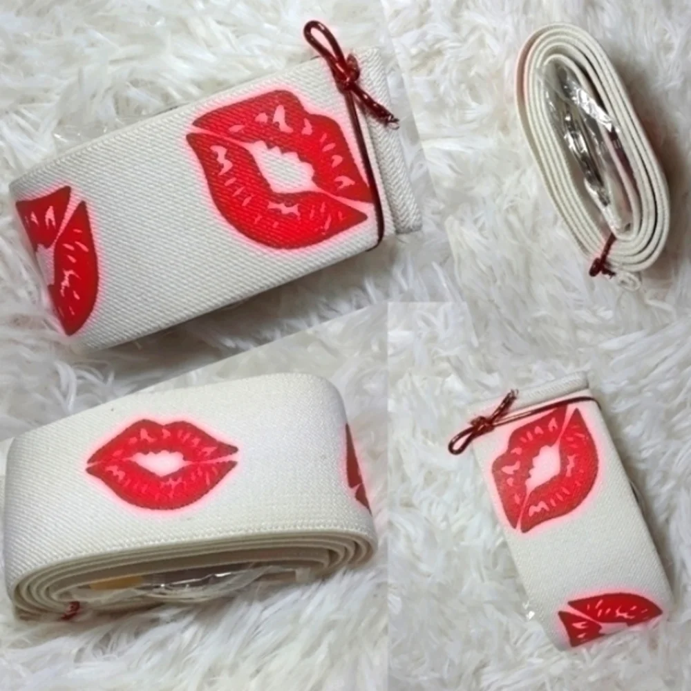 Vintage Holiday Lips Print Stretchy Belt-White