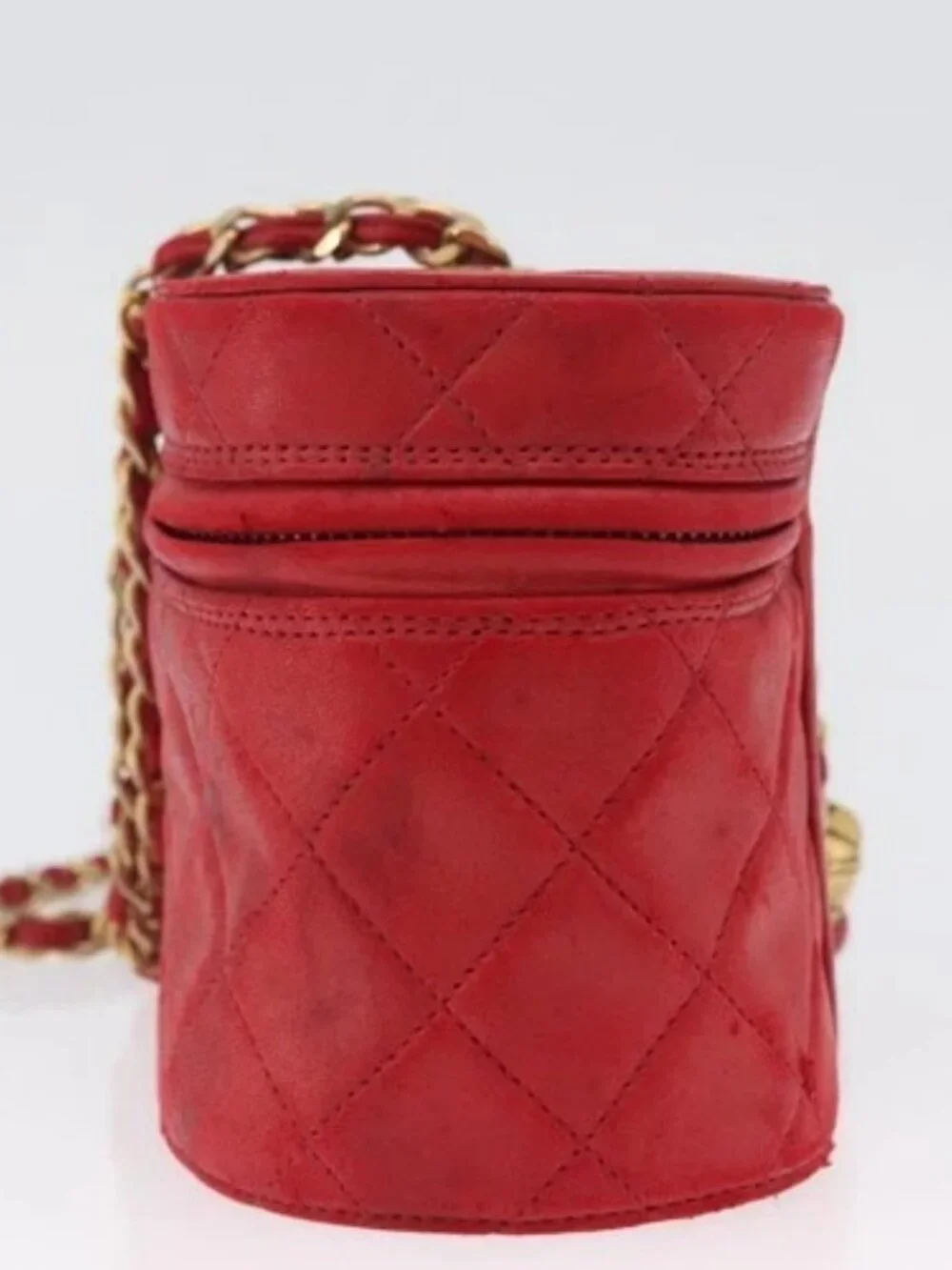 CHANEL brand	chanel color	red