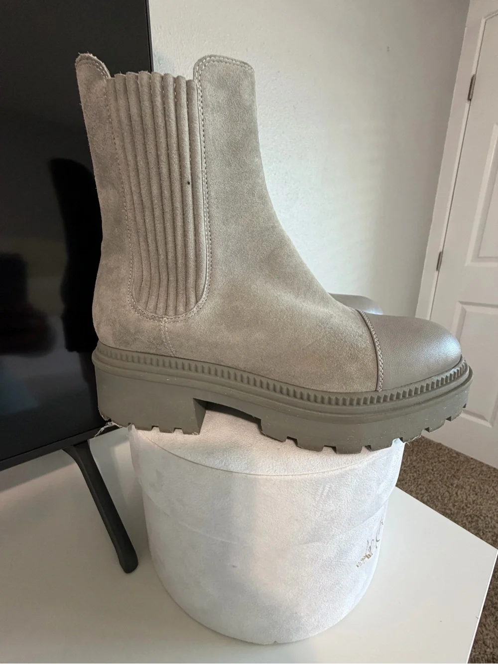 Marc Fisher casual traction