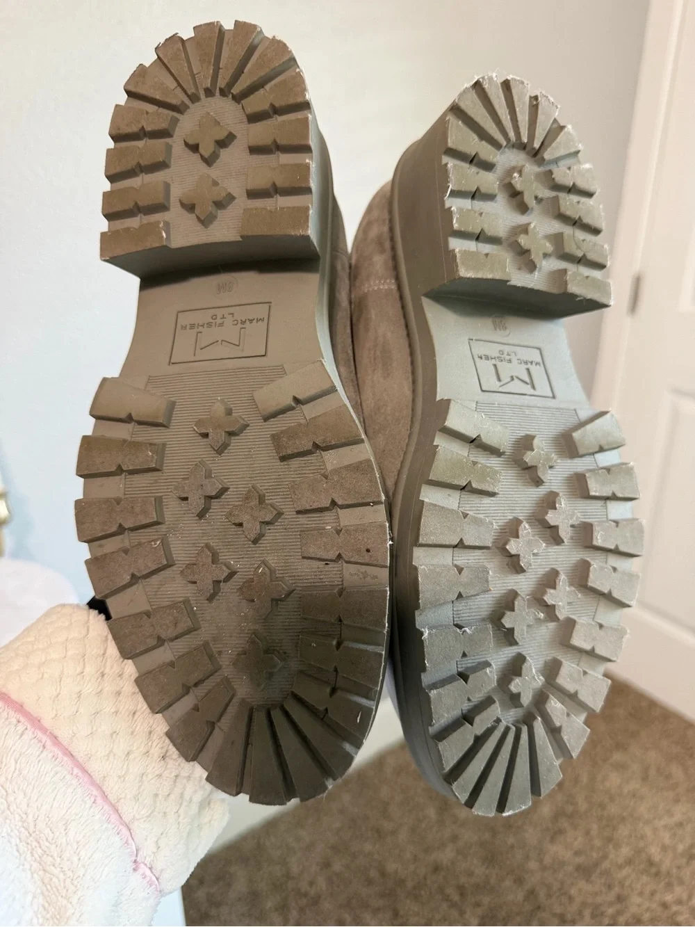 Marc Fisher elastic neutral trend