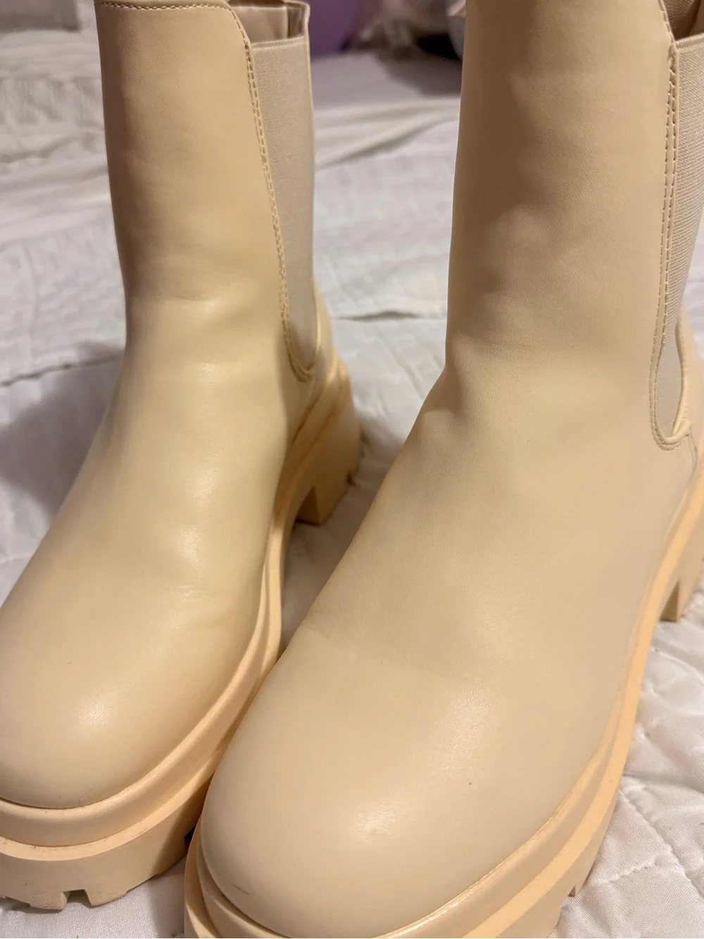 ASOS DESIGN Archer chunky chelsea boots in cream