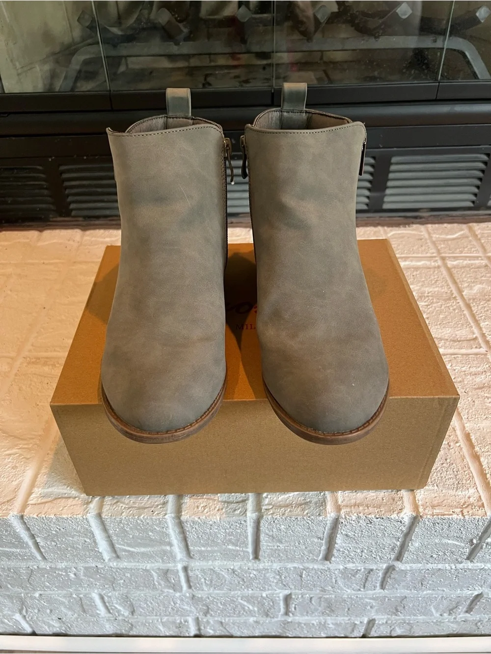 Jeossy Milan Grey Ankle Boots – Women's Size 9, Low Heel Ankle Booties -with box