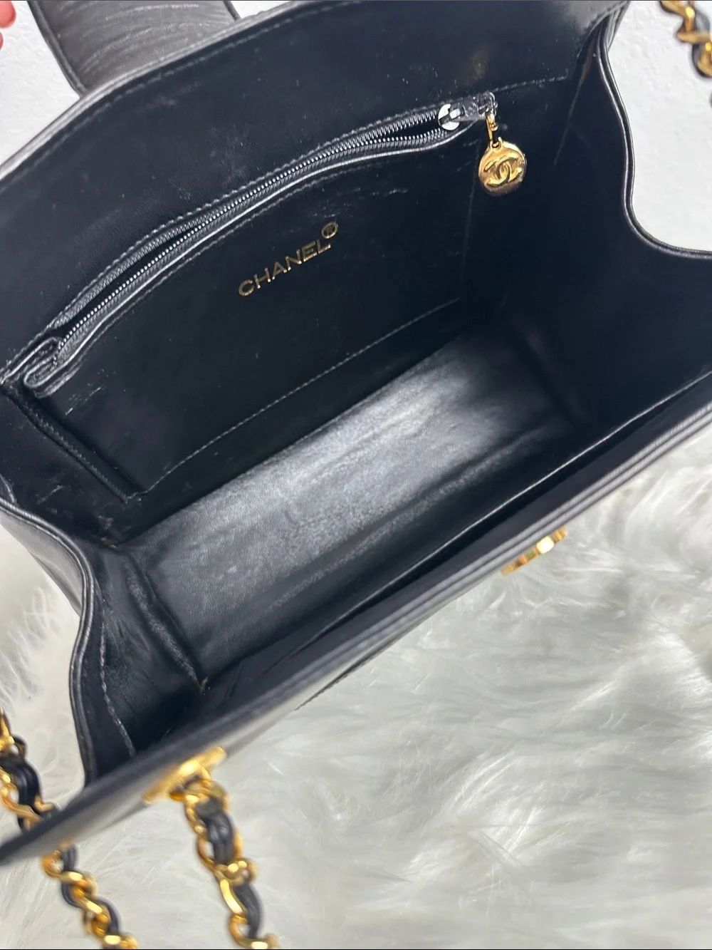 CHANEL elegant timeless