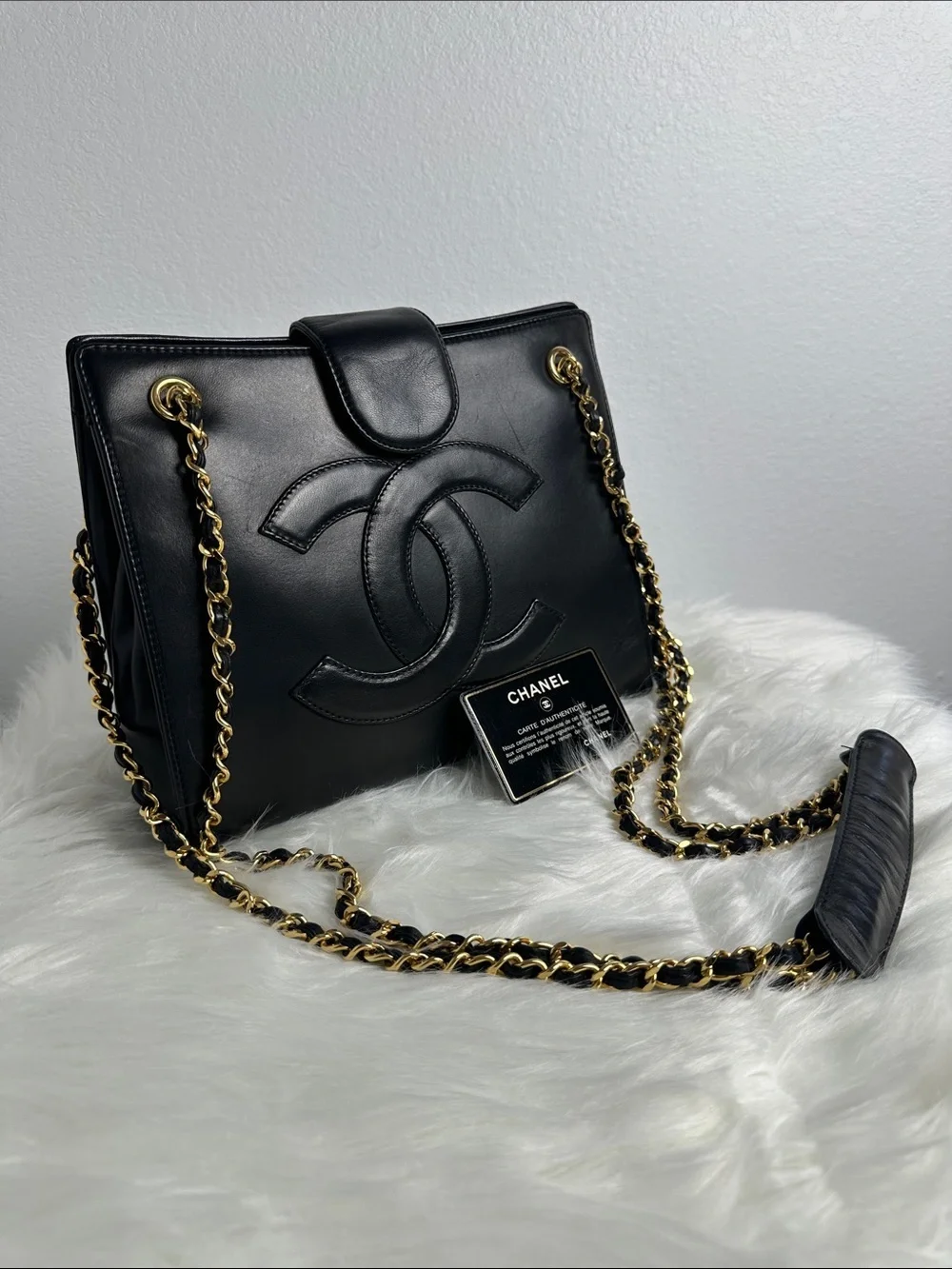 CHANEL elegant timeless