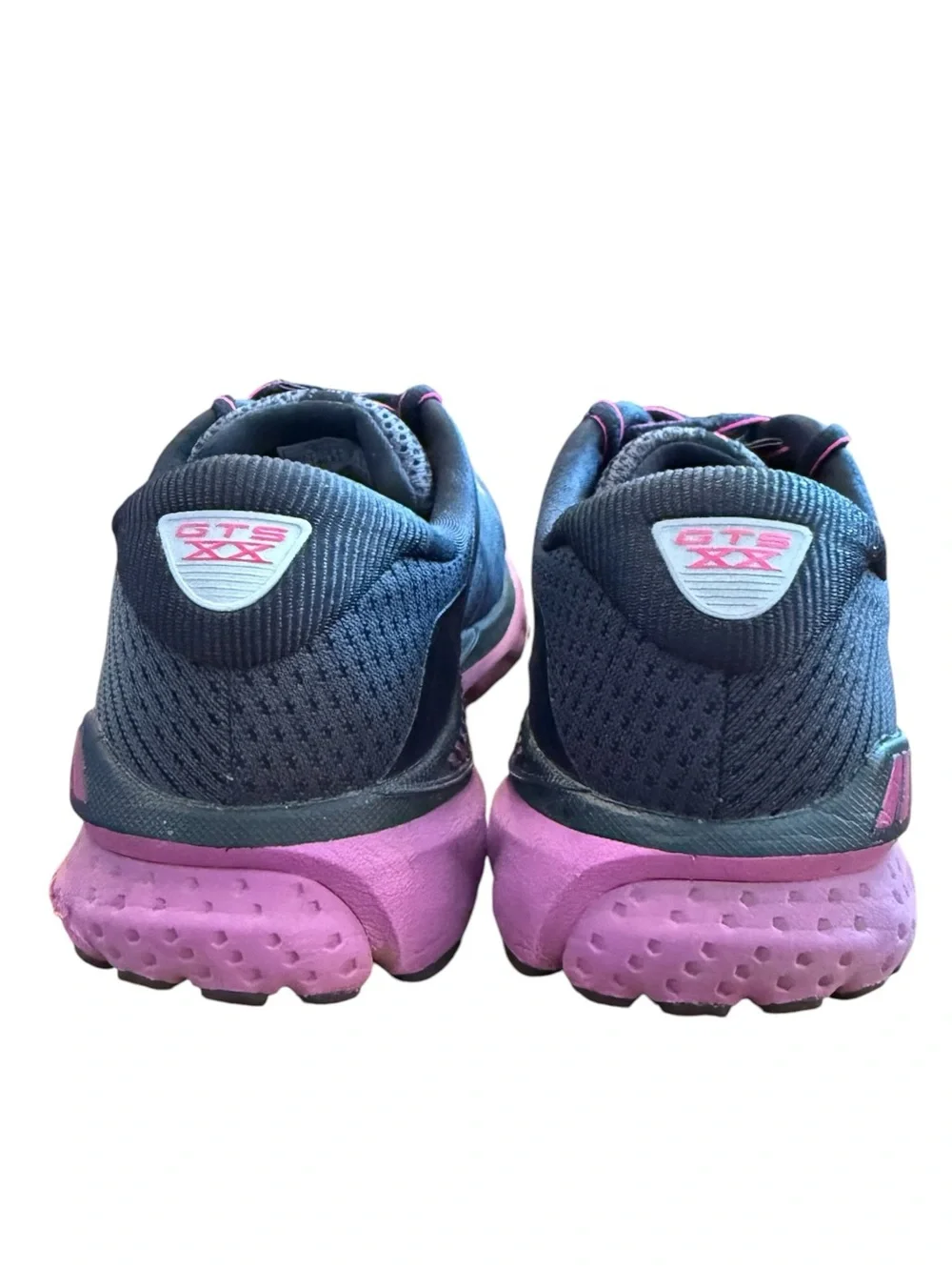 Brooks scuffed heel
