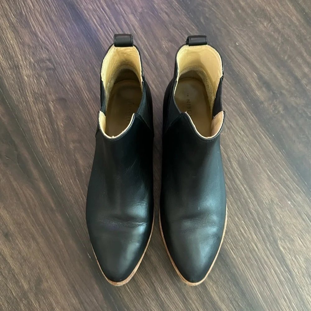 NISOLO Eva Everyday Soft Sustainable Black Leather Chelsea Boot Memory Foam Sz 9