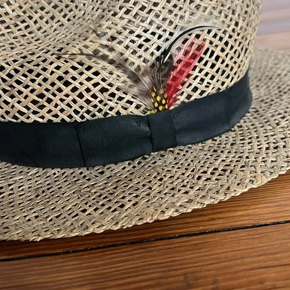 Vintage Capas Headwear stylish Straw Fedora with Black Band and Feathers - Sz. M