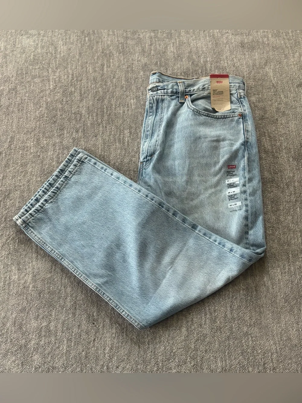 Levis features zipper