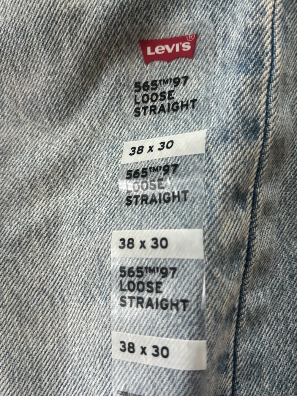 Levis features zipper