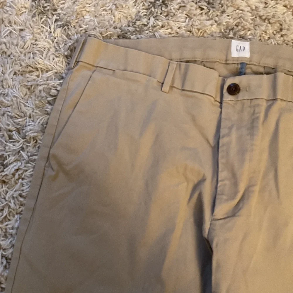 GAP classic khaki