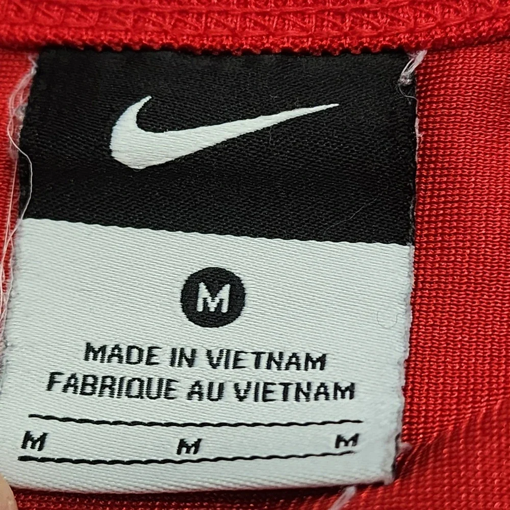 Nike questions neck