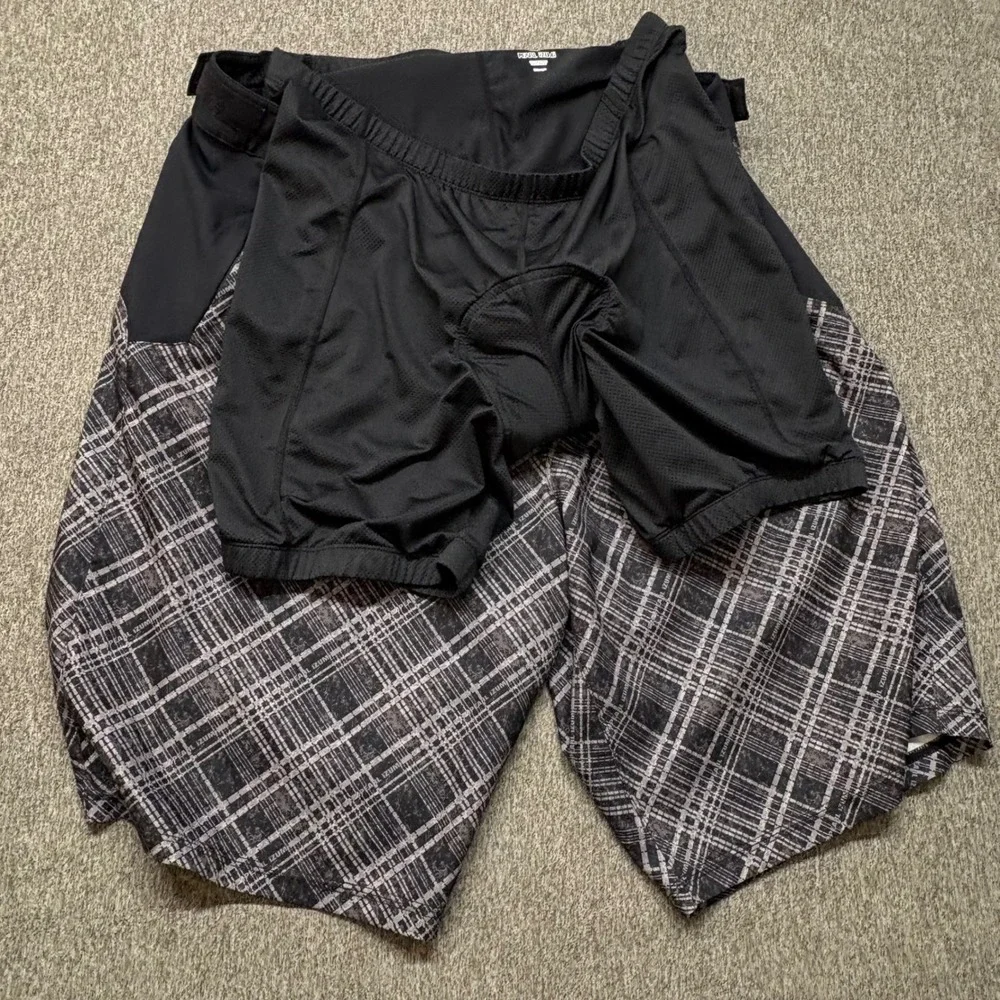 Pearl‎ Izumi Cycling Shorts Mens XL Black Gray Plaid Padded MTB Baggy