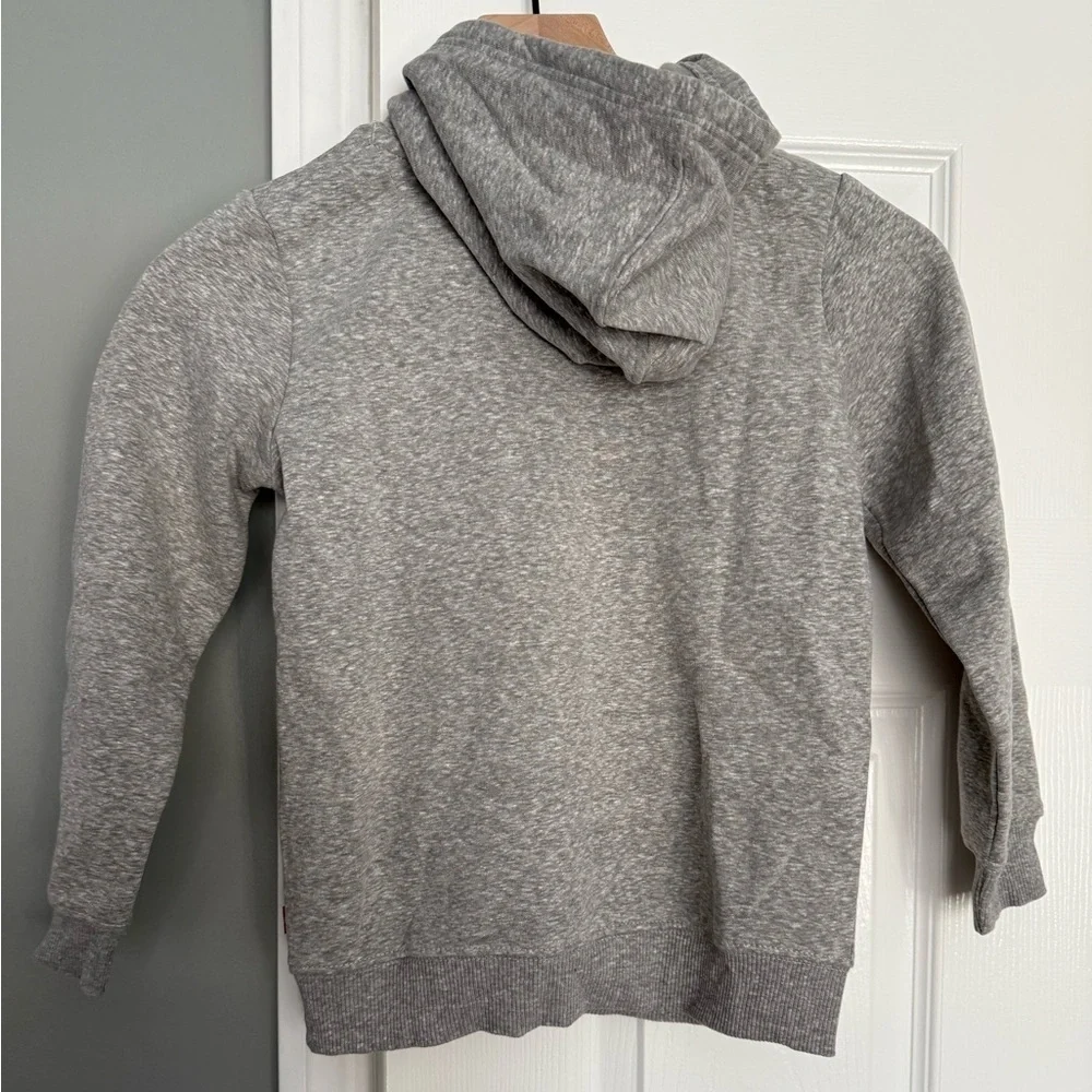 Levis sweatshirt logo striking