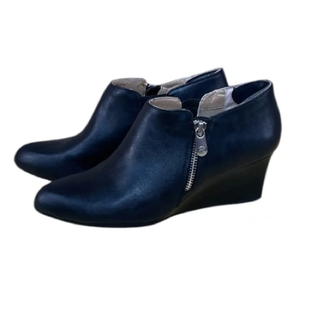 Adrienne Vittadini black ankle