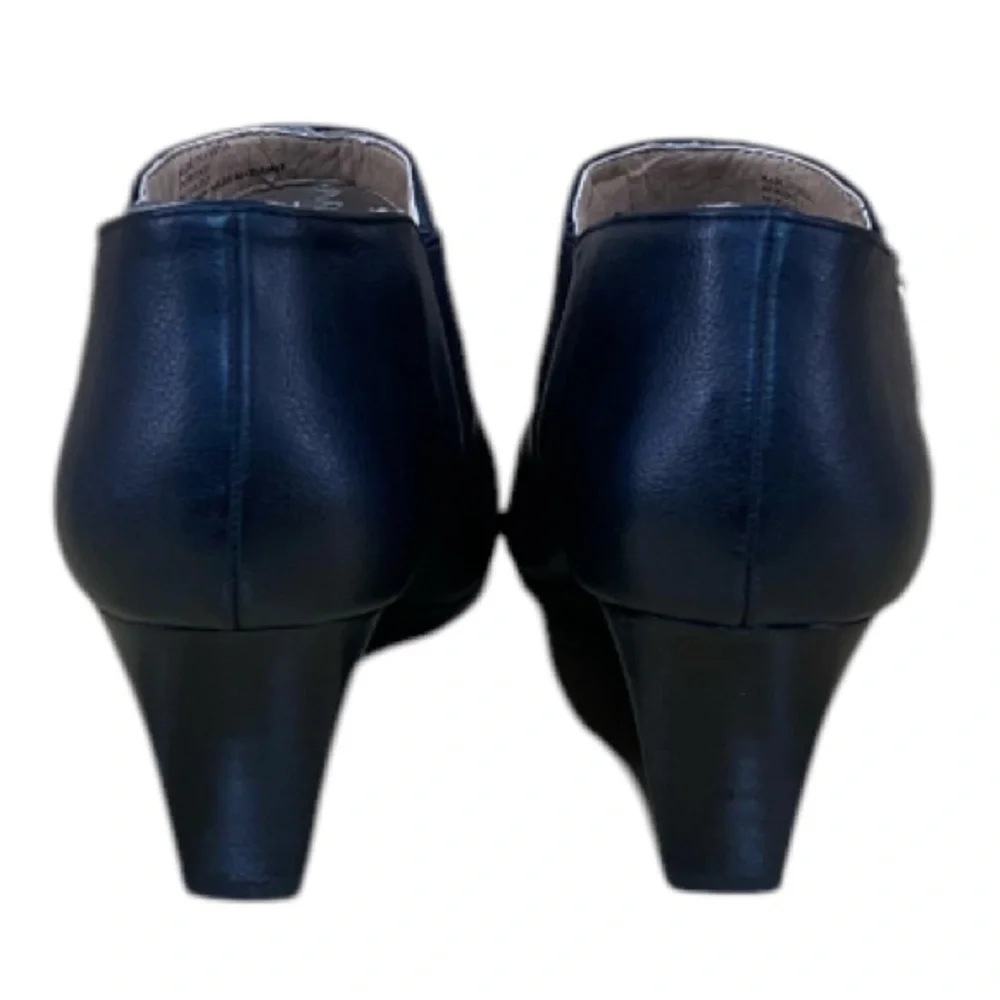 Adrienne Vittadini black ankle