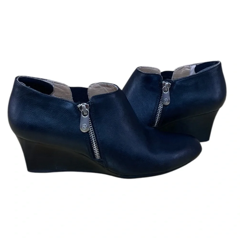Adrienne Vittadini black ankle