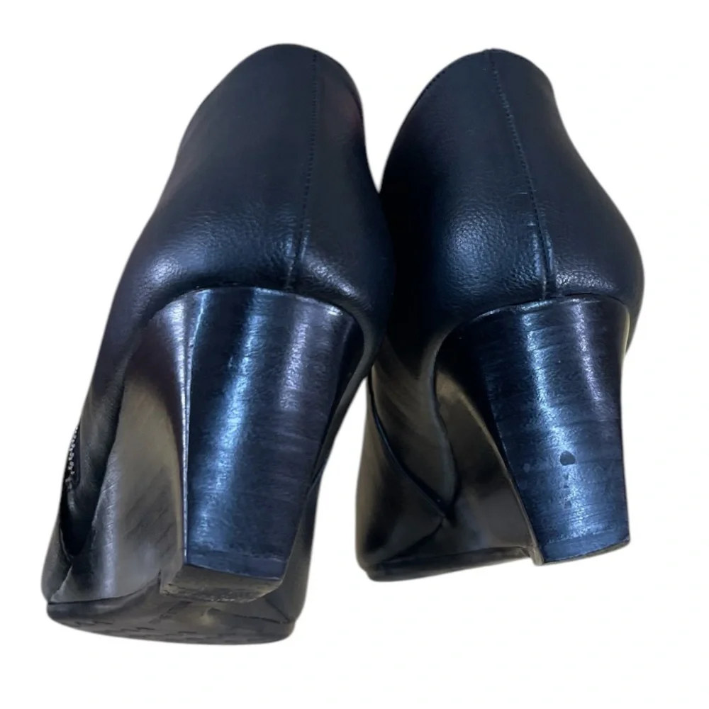Adrienne Vittadini black ankle
