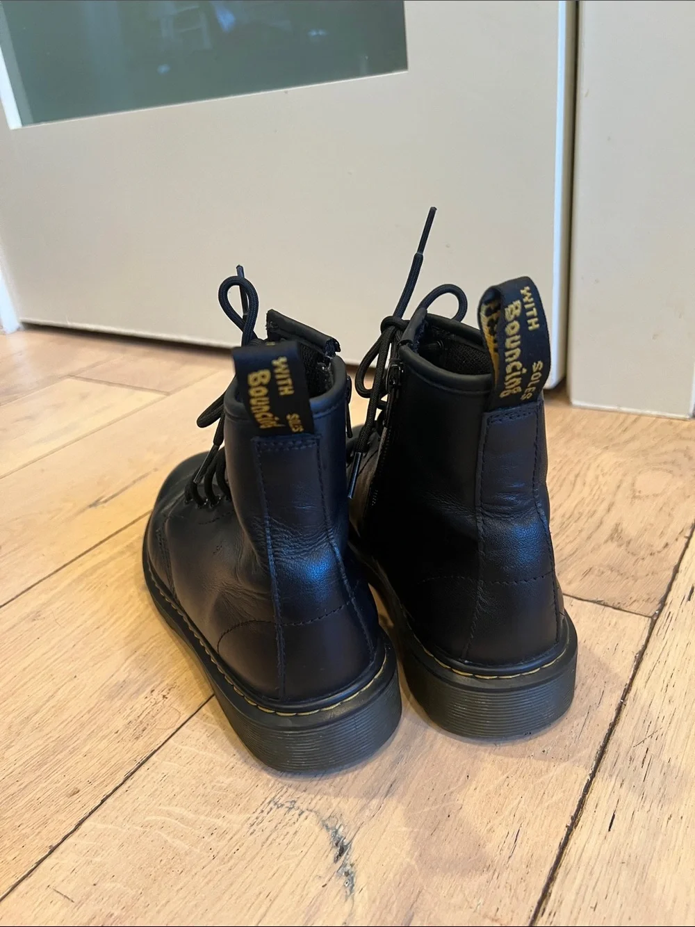 Dr. Martens heel black entry