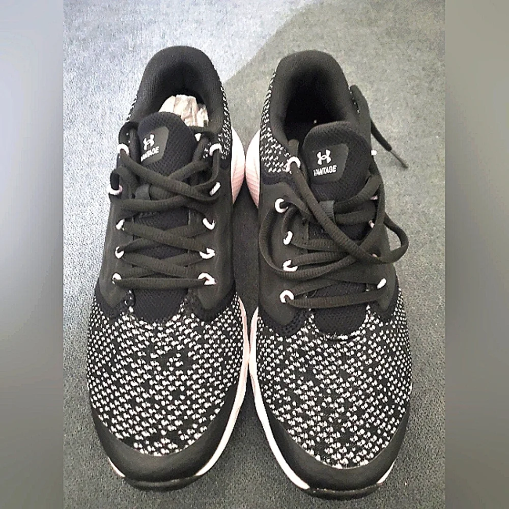 Under Armour UA GGS Charged Vantage Knit Running Sneakers Size 6.5Y