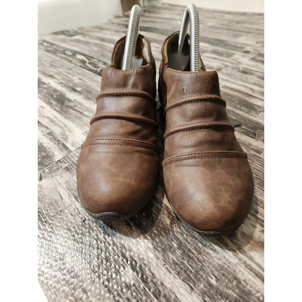 Naturalizer slip loafers