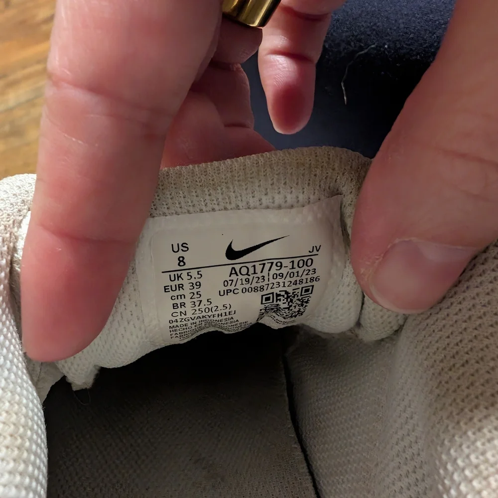 Nike step out