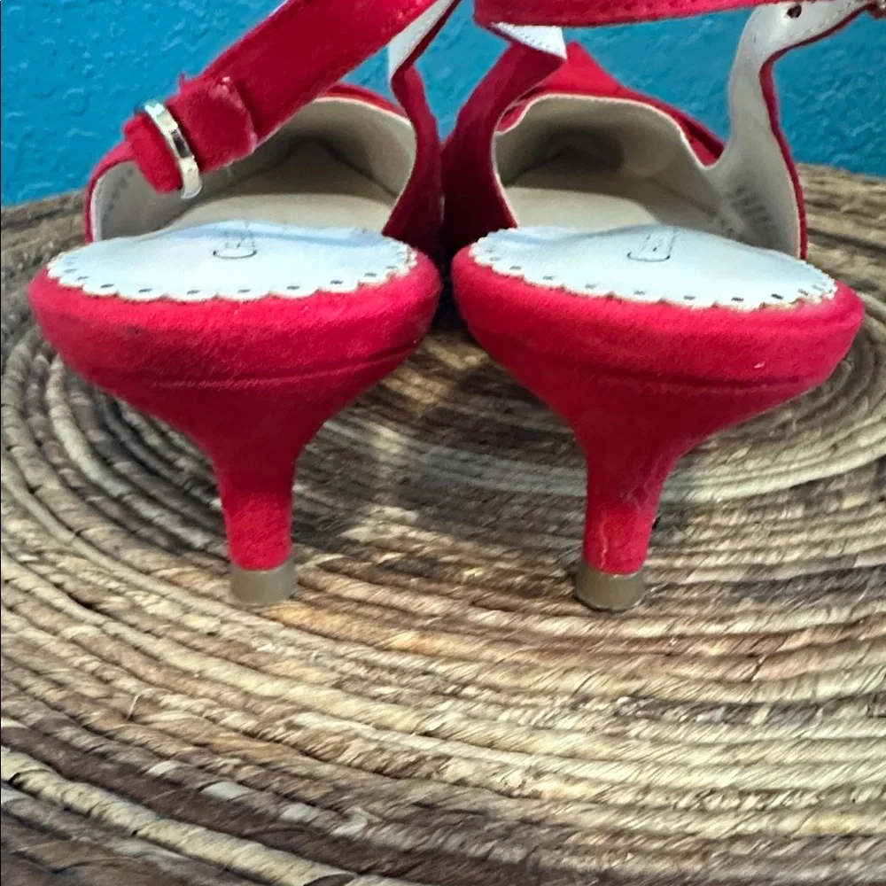 Like New Charter Club 8.5 Women's Vibrant Red Suede 2 inc Heels