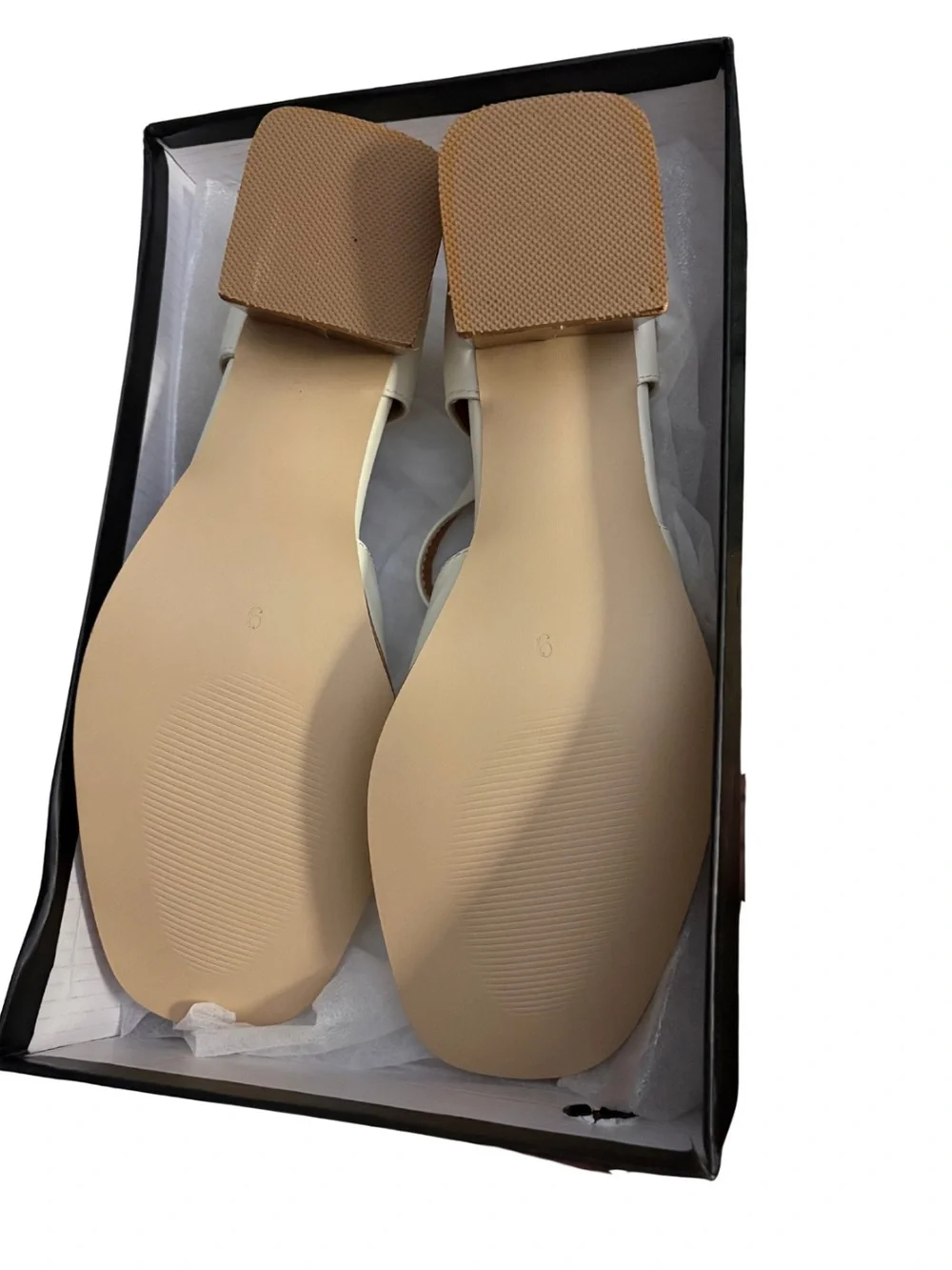Miss Left elegant cream