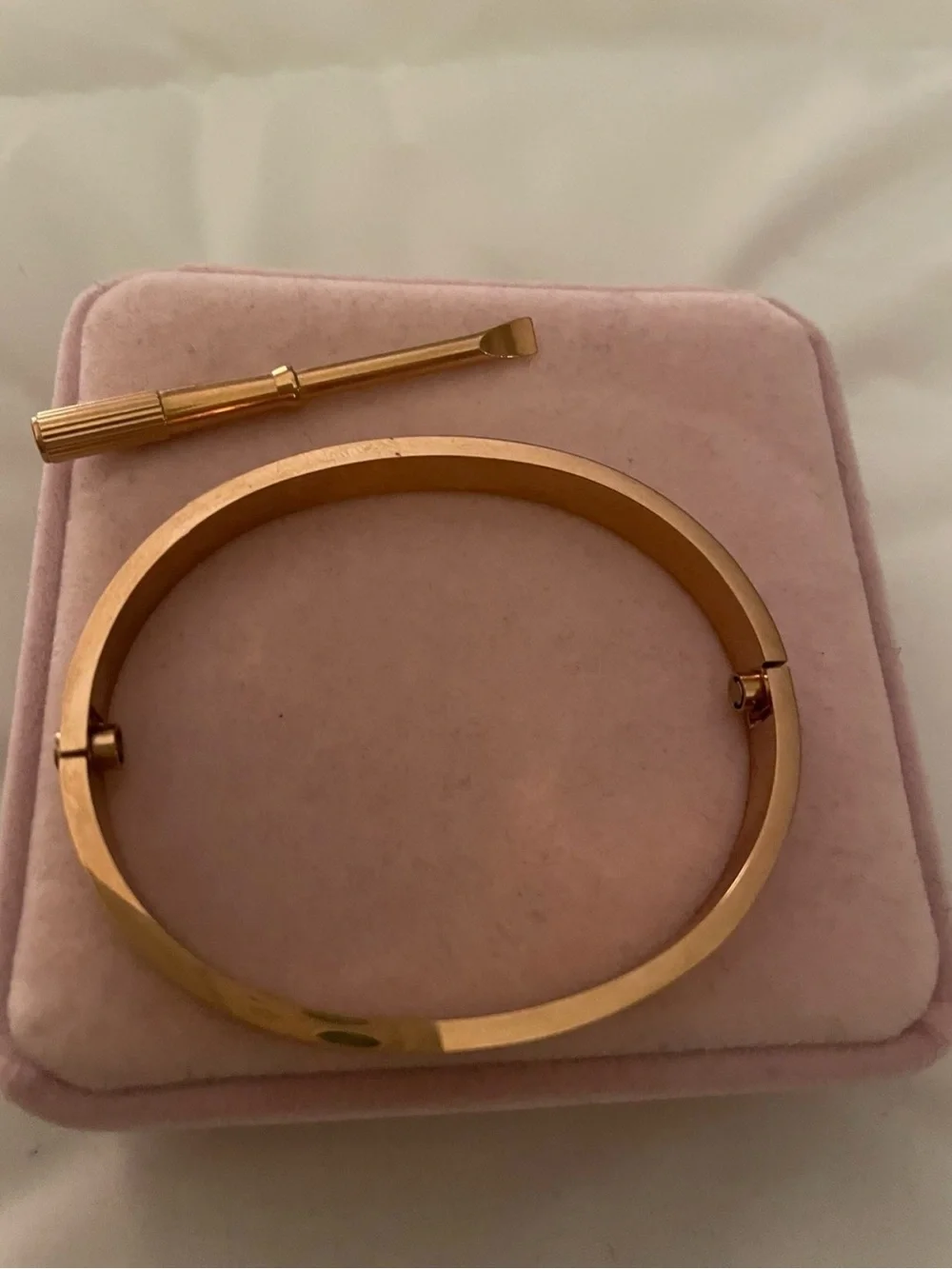 N/A elegant gold