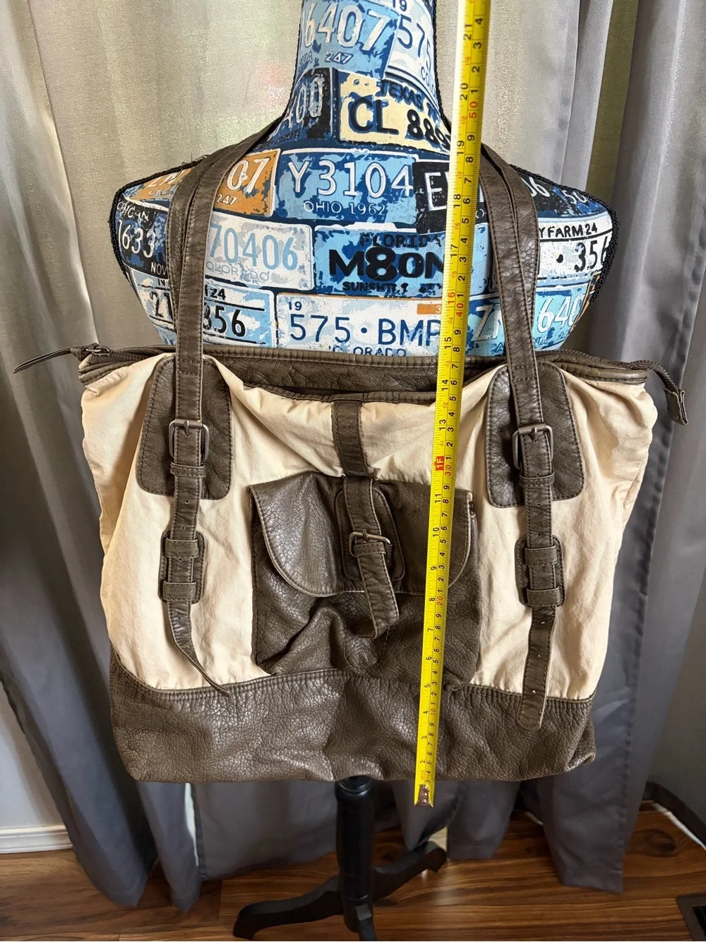 Converse spacious canvas