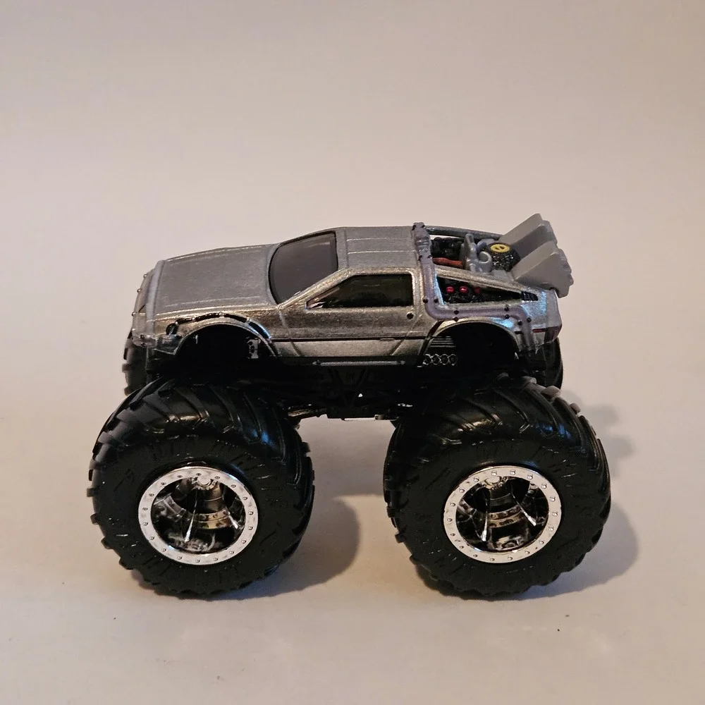 Hot Wheels Monster Trucks Back to the Future DeLorean Time Machine 1:64 Silver