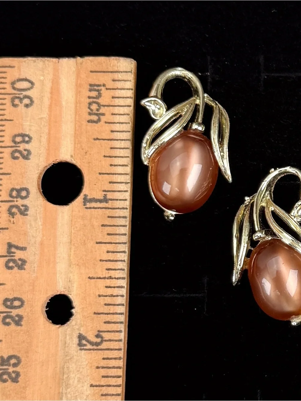 Vintage aged goldtone brown floral design clip on earrings
