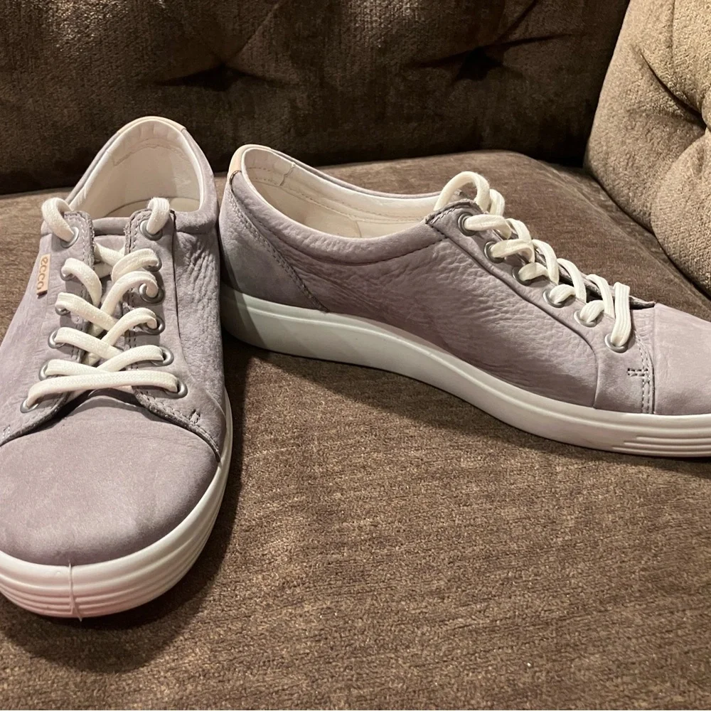 Ecco Soft 7 Gray Leather Low-Top Sneakers with White Soles