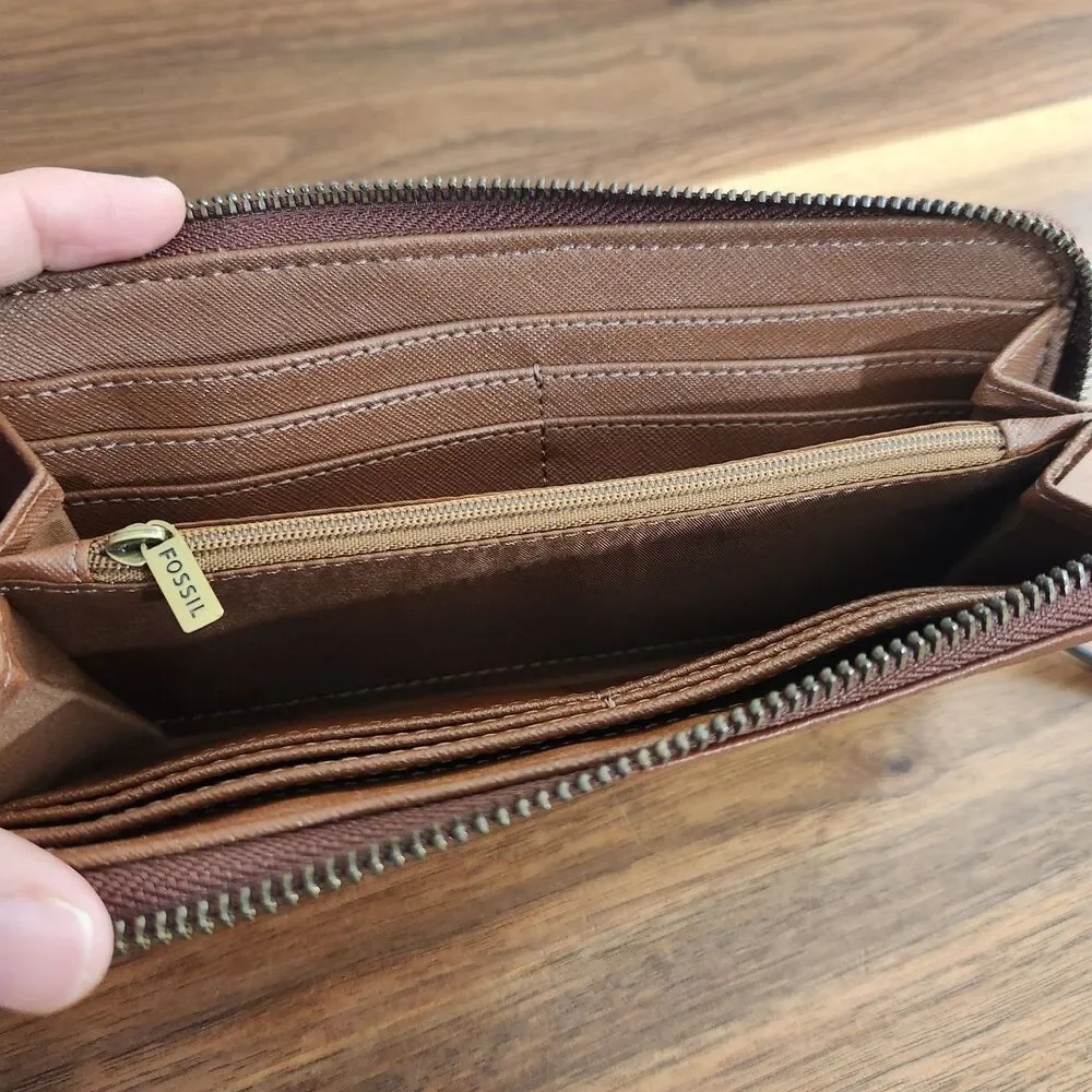 Fossil details tiegan