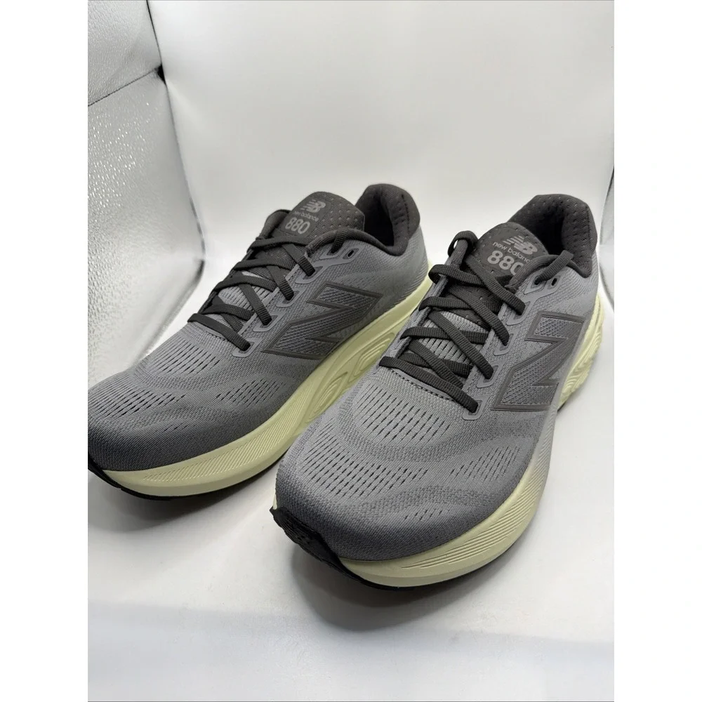 New Balance men's Fresh Foam Running Shoe. X880V15 Grey/Grey‎ Size 9 New