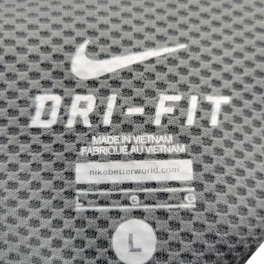 Nike chest 44