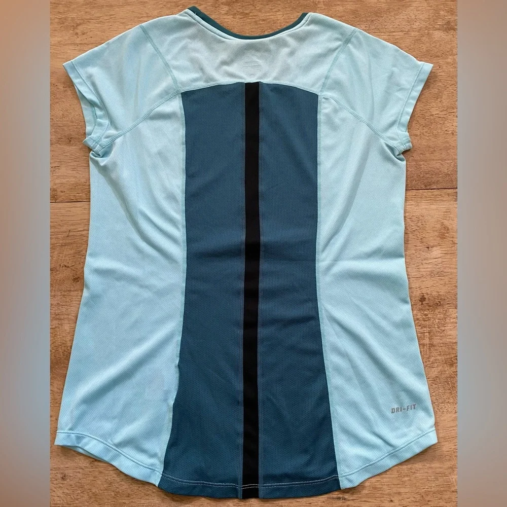 Nike color top