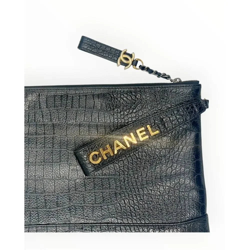 CHANEL elevate your