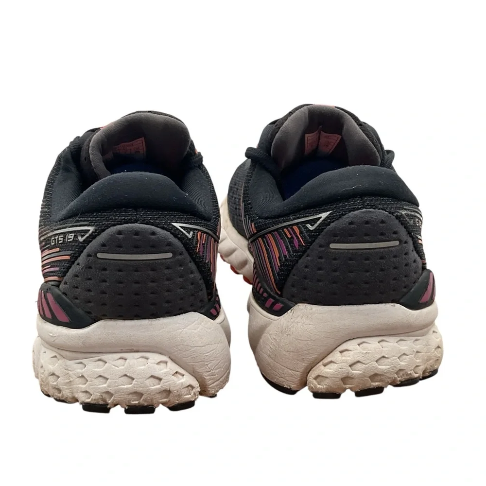 Brooks Adrenaline 19 Women's Black and Red Athletic Shoes‎ size 9