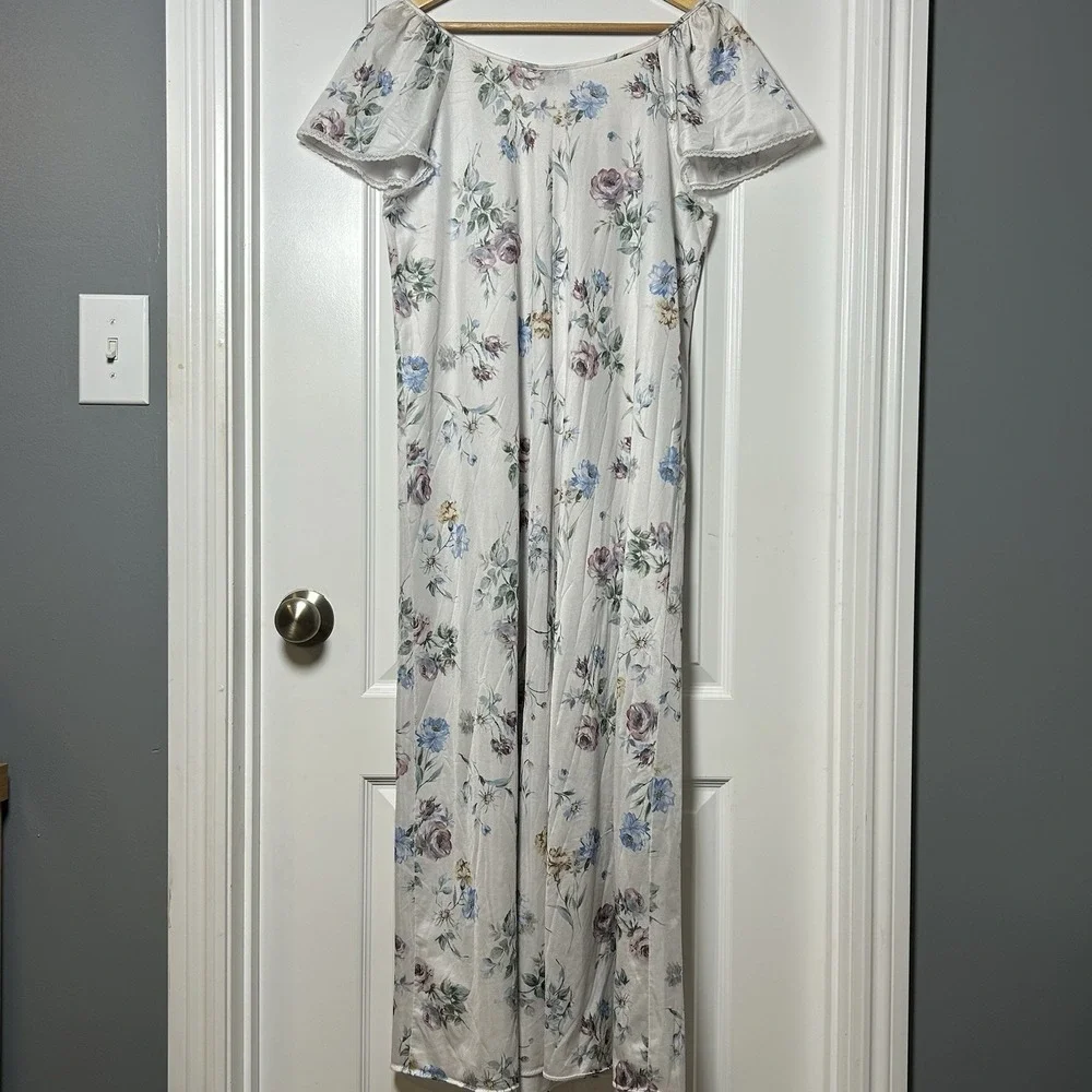 Vanity Fair nightgown pre