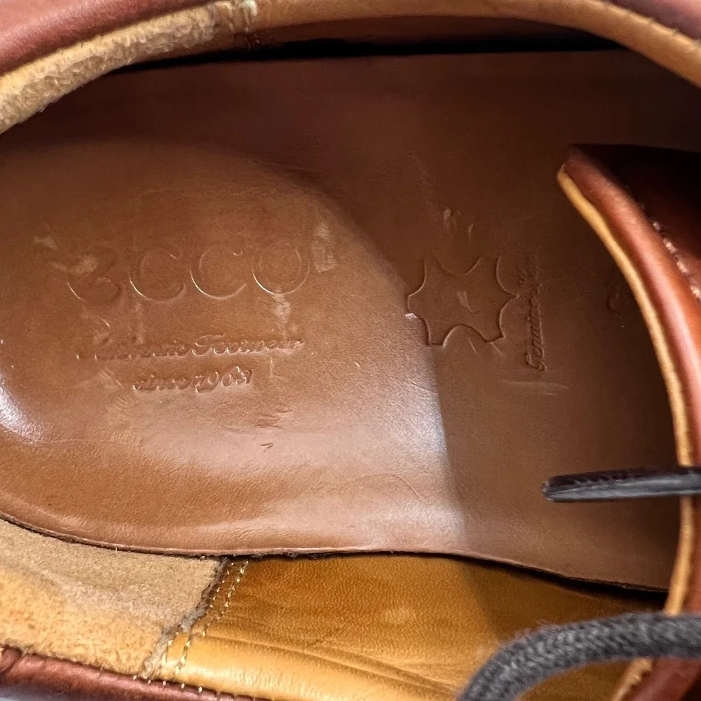 Ecco understated town leather