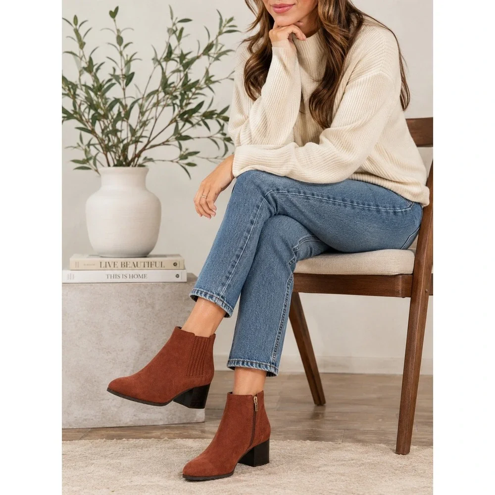Aquatalia Italy Brown Suede Chelsea Ankle Boots Block Heel‎ Women's 8.5 M