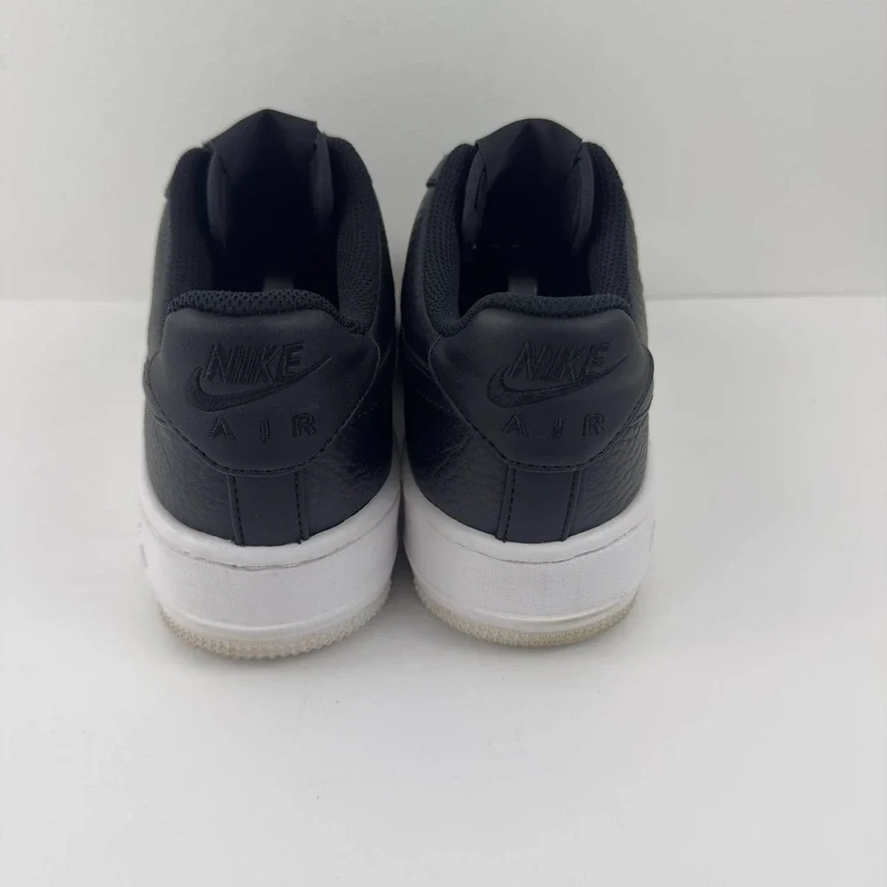 Nike sneakers pre